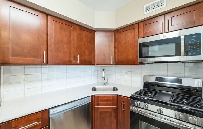 2 beds, 2 baths, 999 sqft, $2,150, Unit I23