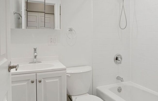 Studio, 1 bath, 275 sqft, $1,350, Unit 238