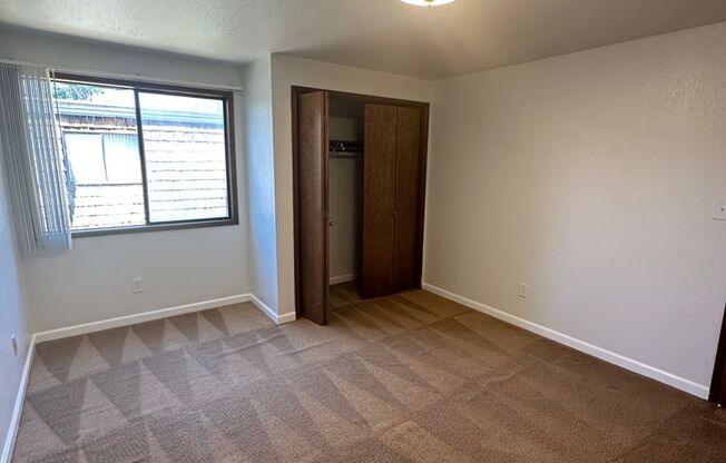 2 beds, 1 bath, 1,000 sqft, $1,100, Unit 4