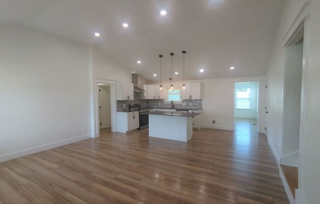 NICE SPACIOUS House in Holly Hills