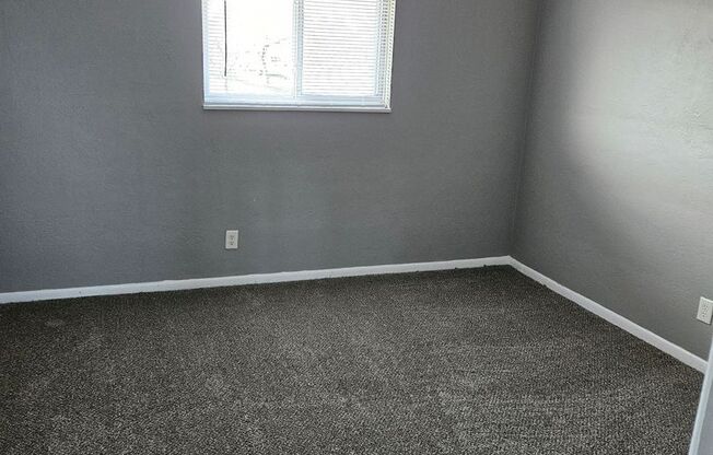 2 beds, 1 bath, 750 sqft, $1,120, Unit B11 1021 14