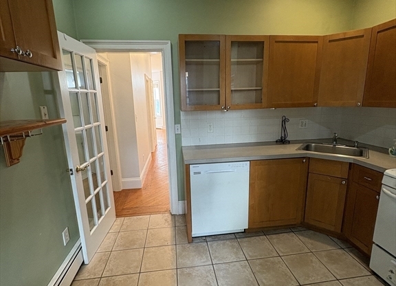 2 beds, 2 baths, 1,000 sqft, $3,750, Unit 16