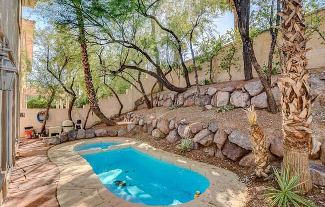 5 BDR/ 4.5 BTH, Triple Master Home including pool & spa!