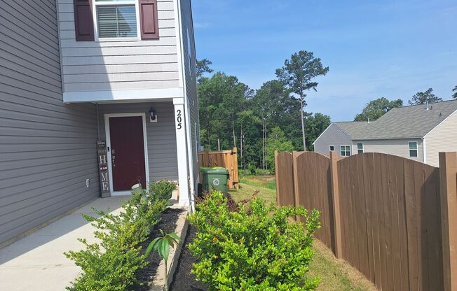 Lovely Four Bedroom Home  Appropriately 5 Minutes Away from Gate Ft Jackson and 30 Minutes from Shaw Air Force Base!