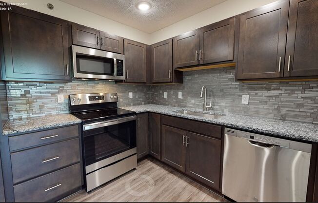 2 beds, 1 bath, $1,150, Unit #16