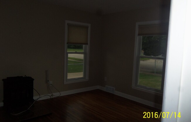 2 beds, 1 bath, $1,300