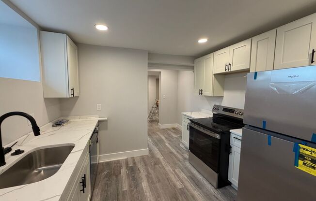 2 beds, 1 bath, 850 sqft, $2,495, Unit 90 Win #B