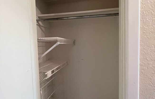 2 beds, 1 bath, $1,450, Unit Unit 325