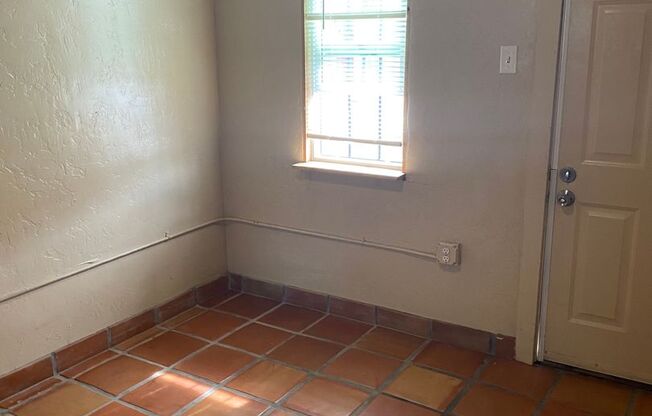 Studio, 1 bath, 175 sqft, $675, Unit 8