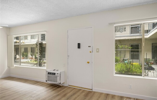 1422 N CURSON AVE