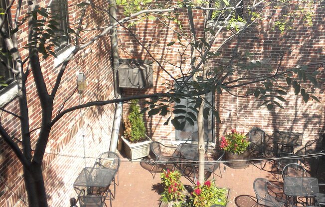 2 beds, 1 bath, $1,350, Unit Apt E