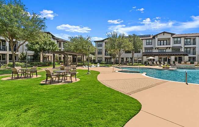 Stoneledge Apartments for Rent in Grapevine, TX - Pool