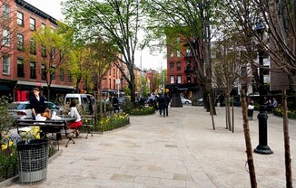 290 W 11 ST