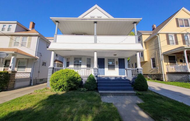 1447 Rosewood Avenue