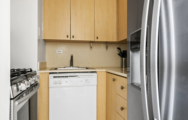 Studio, 1 bath, 520 sqft, $4,100, Unit 49O