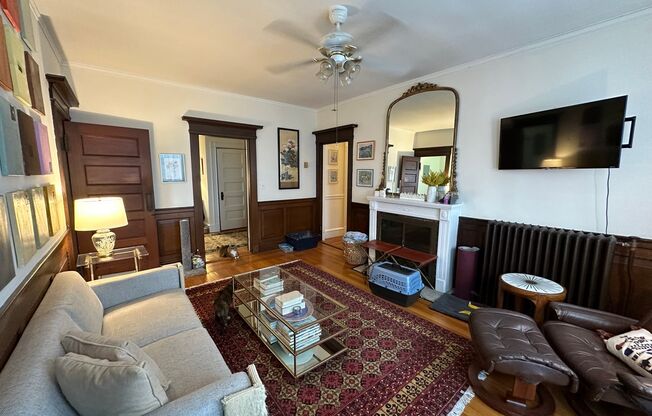2 beds, 1 bath, 750 sqft, $3,200, Unit 23