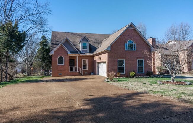 Charming 3-Bedroom/ 2.5 Bath Home in Royal Oaks Subdivision – Franklin, TN, 2 Car Garage