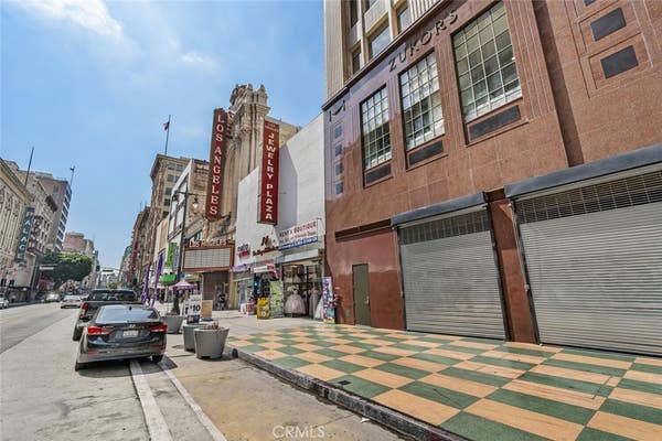 314 W 6 ST