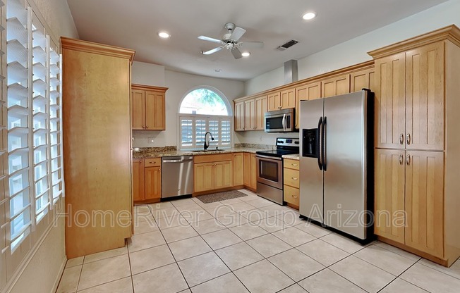 9135 E LAUREL LN