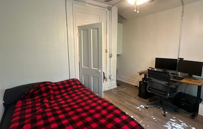 1 bed, 1 bath, $999, Unit D-3