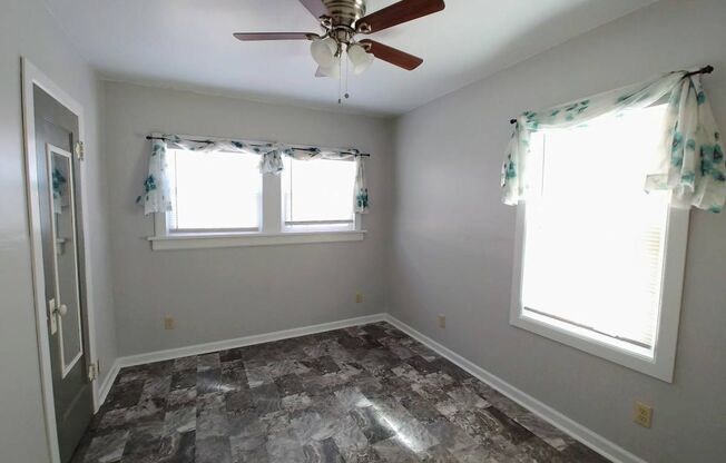 2 beds, 1 bath, $1,250