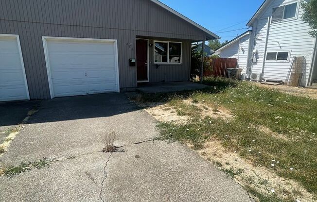 828 3rd Ave SE