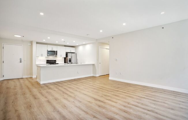 2 beds, 1 bath, 970 sqft, $2,795, Unit 402