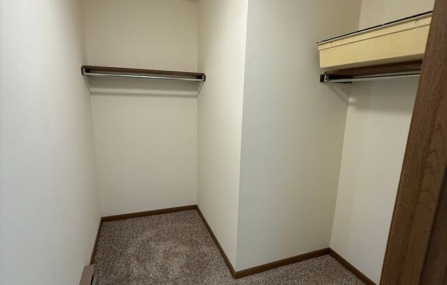 2 beds, 1 bath, 1,008 sqft, $1,650, Unit 7717CF