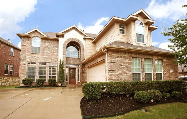 Beautiful home with soaring ceilings that feeds into Frisco ISD! 4 Bedroom and 2.1 Baths