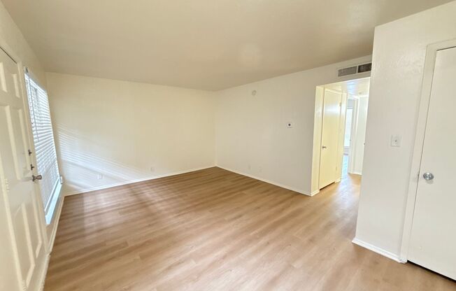 2 beds, 1 bath, 924 sqft, $1,875, Unit OPA-252