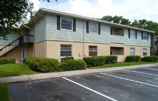 BRANDON: 2 Bed/2 Bath, 2nd Floor Condo - Gated Community