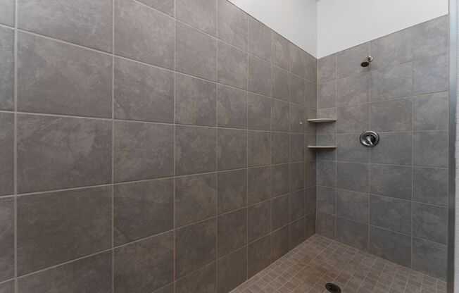 4 beds, 2 baths, $2,600, Unit Knightsbridge