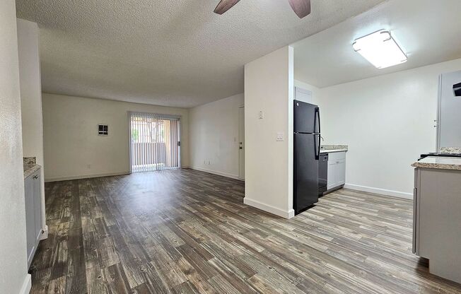 2 beds, 1 bath, 925 sqft, $2,245, Unit 017