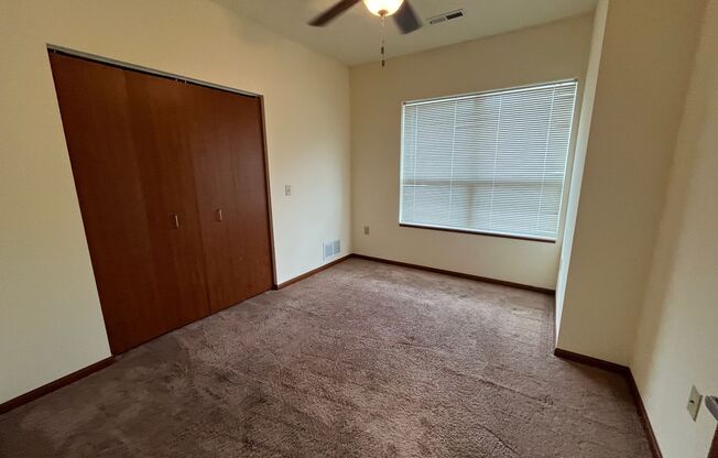 2 beds, 1 bath, 880 sqft, $1,550, Unit 321