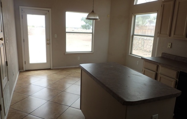 3 beds, 2 baths, $1,415