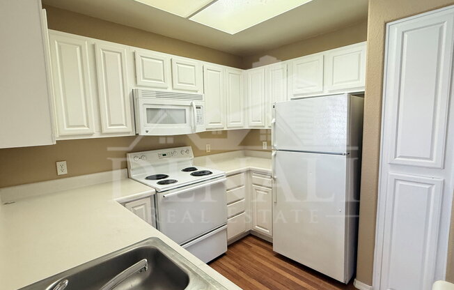 2 beds, 2 baths, 1,018 sqft, $1,395, Unit Apt 2043