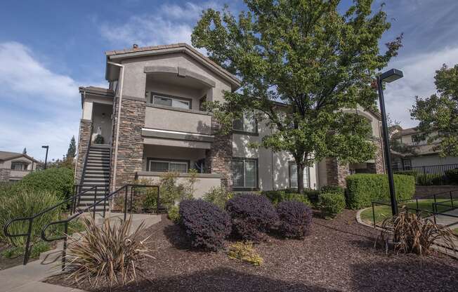 Stoneridge Building Exterior Landscaping