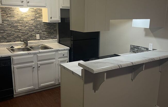 2 beds, 1 bath, 715 sqft, $1,450, Unit 4520-105