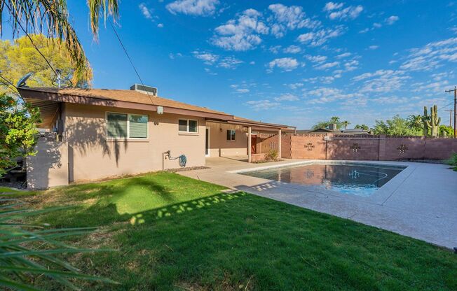 BEAUTIFUL SOUTH SCOTTSDALE - CORNER LOT & POOL!