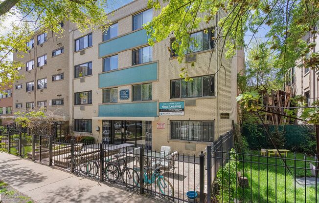 Studio, 1 bath, 359 sqft, $1,340, Unit 2E