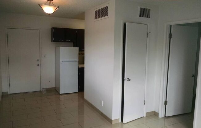 1 bed, 1 bath, 503 sqft, $999, Unit 12