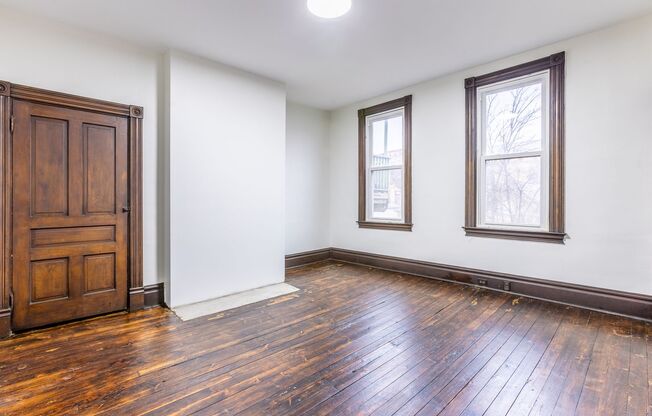 AVAILABLE NOW  - Spacious home w/ Patio in Mt. Washington!