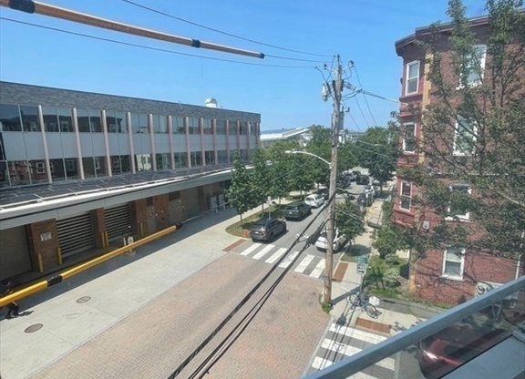 2 beds, 1 bath, 700 sqft, $3,000, Unit 6(3A)