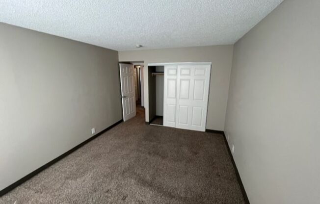 2 beds, 1 bath, $1,175, Unit 2619NC