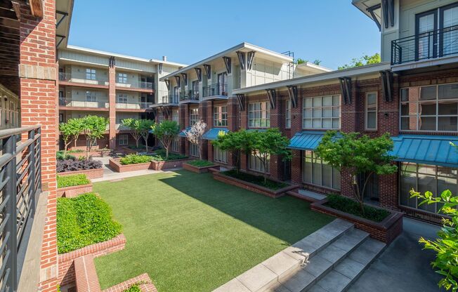 Wonderful 2bd/2bth uptown condo! lots of space in a beautiful building