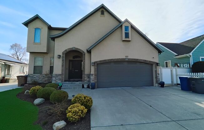 Lovely 3 Bed/1.5 Bath Home in SLC! - All Utilities Included