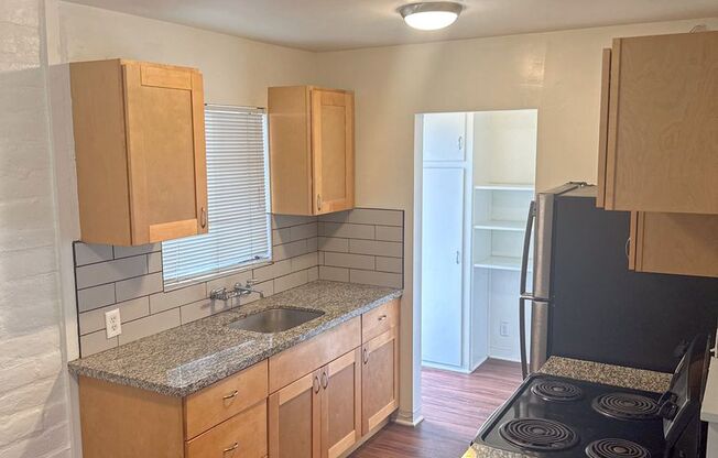 1 bed, 1 bath, 700 sqft, $1,050