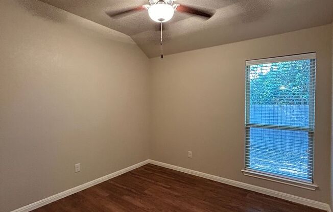 3 beds, 2 baths, $1,525