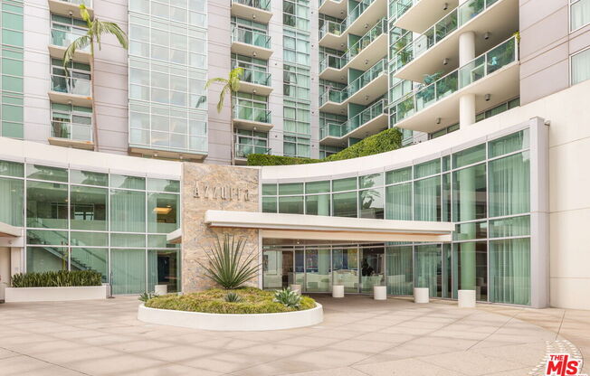 1 bed, 1 bath, 814 sqft, $4,250, Unit 415