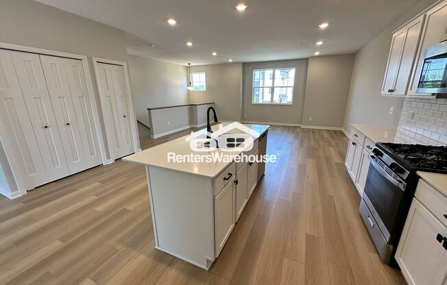 8692 KENYON CT NE
